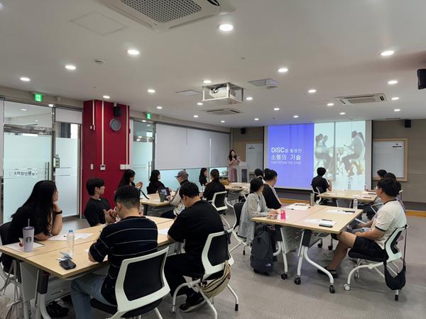 2025년 청년 일경험 지원사업 직무 소양 교육 장면창원특례시, 2026년 청년 일경험 지원사업 시작(청년정책담당관).jpg