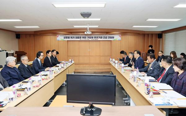 창원특례시, 중동 정세 불안 대응 기업체·유관기관 긴급 간담회 개최★창원특례시, 중동 정세 불안 대응 기업체·유관기관 긴급 간담회 개최(지역경제과) (1).jpg