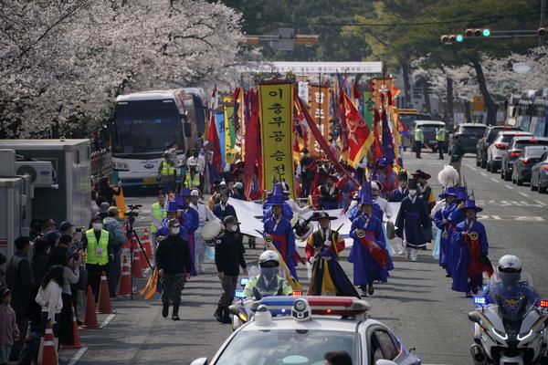 제64회 진해군항제, 이충무공 승전행차로 축제의 막을 올리다제64회 진해군항제, 이충무공 승전행차로 축제의 막을 올리다(관광과).JPG