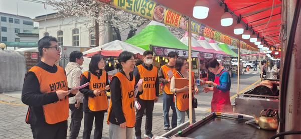 창원특례시  행안부·경남도와 ‘진해군항제 물가안정 현장 합동점검’ 실시창원특례시  행안부·경남도와 ‘진해군항제 물가안정 현장 합동점검’실시(지역경제과).jpg