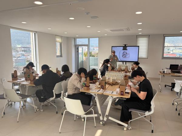 창원청년비전센터 진해관 개소 연계 청년 문화행사 개최창원청년비전센터 진해관 개소 연계 청년 문화행사 개최(청년정책담당관) (1).jpg