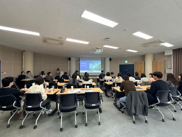 진해아트홀도서관, 개관 준비 ‘착착’진해아트홀도서관, 개관 준비 ‘착착’(진해아트홀도서관).jpg