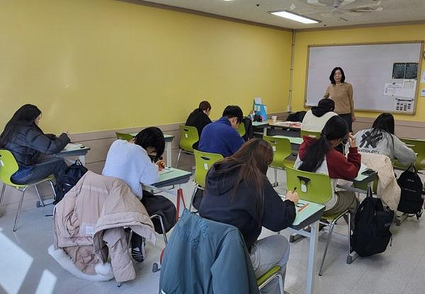창원시 학교밖청소년, 2026년 제1회 검정고시 ‘97퍼센트 합격’ 쾌거창원시 학교밖청소년, 2026년 제1회 검정고시‘97퍼센트 합격’쾌거(아동청소년과).jpg