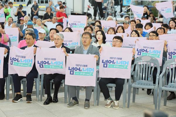 창원특례시, 제39주년 6월민주항쟁 기념식 및 시민문화제 개최★창원특례시, 제39주년 6월민주항쟁 기념식 및 시민문화제 개최(자치행정과) (1).jpg