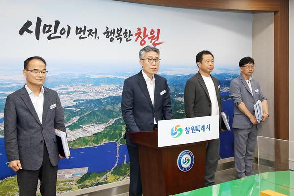 브리핑 사진(조성환 경제일자리국장)