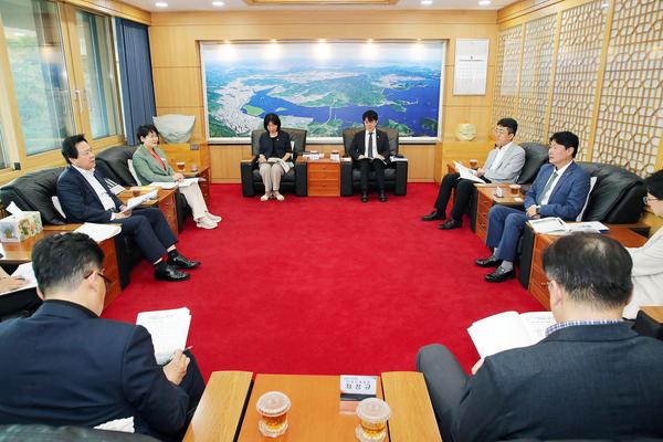  박민원 국립창원대학교 총장과 상생발전 협력방안 논의