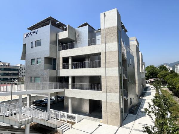 진해문화원 전경창원시 진해문화원, 제19회 대한민국 문화원상‘대상’수상 쾌거(문화예술과).jpg