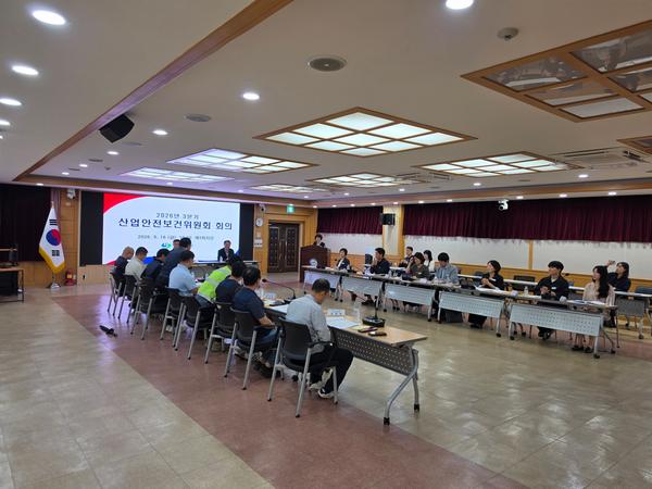 장금용 제1부시장이 18일 개최된 산업안전보건위원회에 참석하여 현안을 논의하였다.