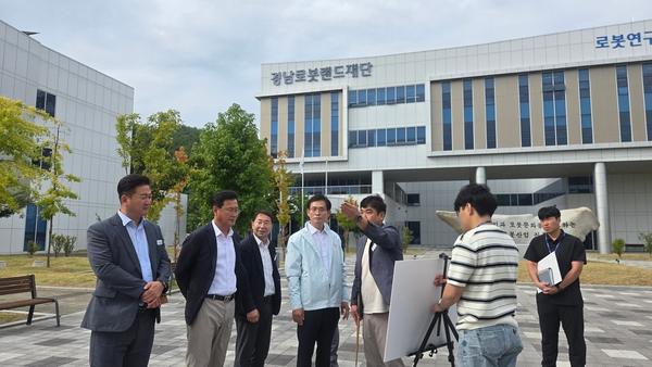 로봇랜드 현장을 방문한 정호원 제2부시장