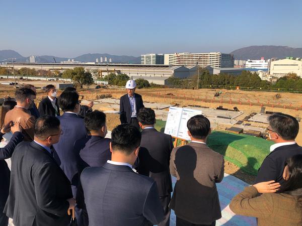 창원특례시와 수소산업 교류하려고 영국에서 왔습니다 (두산에너빌리티 액화수소플랜트 공사현장).창원특례시와 수소산업 교류하려고 영국에서 왔습니다 (두산에너빌리티 액화수소플랜트 공사현장).jpg