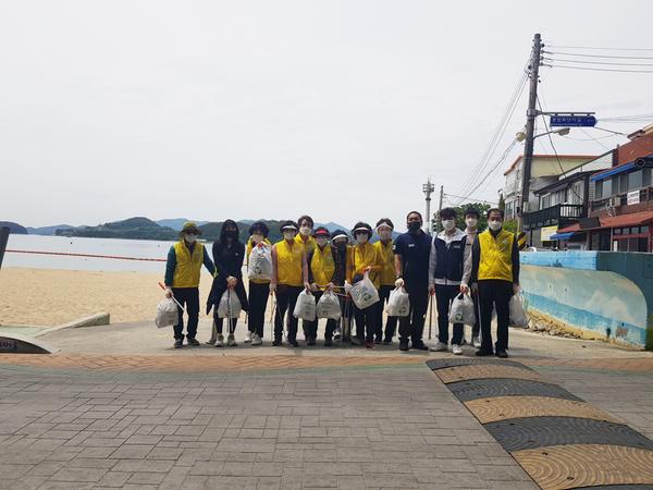 창원특례시 진동면 자원봉사캠프, &lsquo;우리동네 플로깅&rsquo;활동 실시 창원특례시 진동면 자원봉사캠프, ‘우리동네 플로깅’활동 실시 (사회복지과).jpeg
