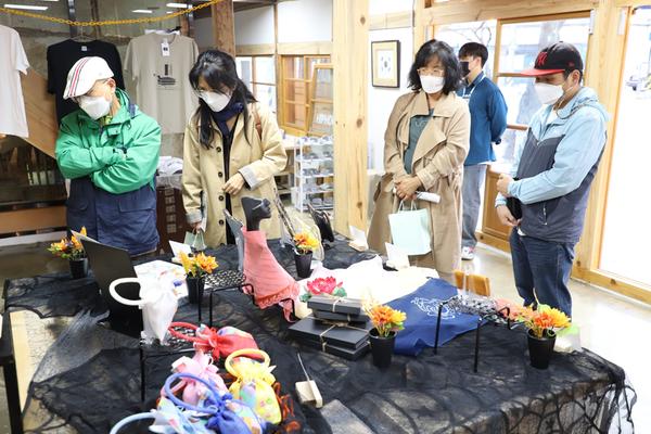창원 예비문화도시사업 반짝매장 &lsquo;맹글장&rsquo; 오픈 창원 예비문화도시사업 반짝매장 ‘맹글장’ 오픈 (1).JPG