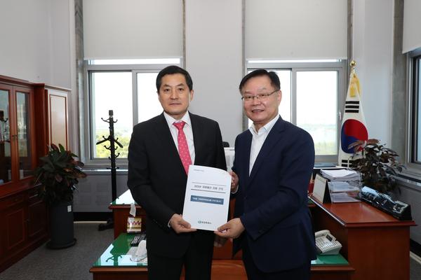 창원특례시, 국회 찾아 내년 국비 확보 위해 총력 (박대출 기획재정위원회 위원장)창원특례시, 국회 찾아 내년 국비 확보 위해 총력 (박대출 기획재정위원회 위원장).jpg