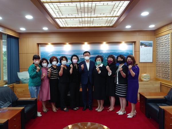 \홍남표 창원특례시장, 여성단체협의회와 소통 간담회 가져 홍남표 창원특례시장, 여성단체협의회와 소통 간담회 가져 (여성가족과).jpg
