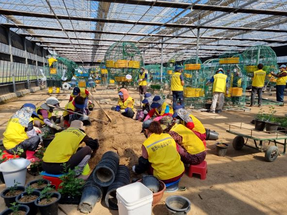 창원특례시, 18일부터 하반기 공공일자리사업 시작 창원특례시, 18일부터 하반기 공공일자리사업 시작 (1).jpg