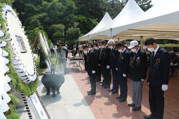 창원특례시, 6월&lsquo;호국보훈의 달&rsquo;맞아 다양한 보훈 선양 사업 추진창원특례시, 6월‘호국보훈의 달’맞아 다양한 보훈 선양 사업 추진(2021년 제66회 현충일 추념식).JPG