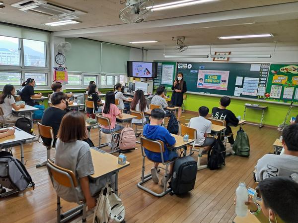 창원특례시, 청소년 인터넷&middot;스마트폰 과의존 예방 교육 실시.창원특례시, 청소년 인터넷·스마트폰 과의존 예방 교육 실시.jpg