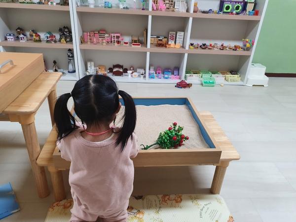 창원특례시, 영유아전담 심리치료실&lsquo;마음숲&rsquo;운영 확대(모래놀이치료).창원특례시, 영유아전담 심리치료실‘마음숲’운영 확대(모래놀이치료).jpg
