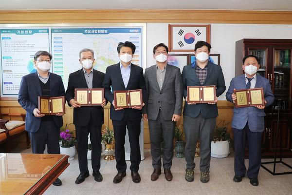 창원시내버스 준공영제 이후 시민 만족지수(74.6&rarr;78.2) 3.6점 상승창원시내버스 준공영제 이후 시민 만족지수(74.6→78.2) 3.6점 상승 (신교통추진단).jpg