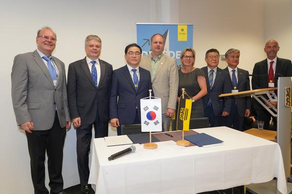 창원특례시, 재료연과 손잡고 기업에 독일기술 지원(2019년 제2회 독일기술교류회 사진)창원특례시, 재료연과 손잡고 기업에 독일기술 지원(2019년 제2회 독일기술교류회 사진) (1).JPG
