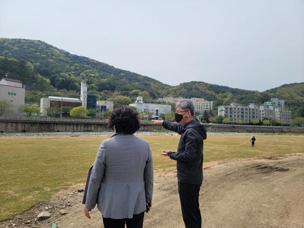 창원특례시, 대규모 투자사업장 16개소 현장점검 실시창원특례시, 대규모 투자사업장 16개소 현장점검 실시(광려천 고향의 강 조성사업 현장점검).jpg