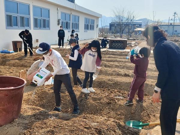 창원시 주남환경학교 &lsquo;행복텃밭&rsquo;14일부터 본격 운영창원시 주남환경학교 ‘행복텃밭’14일부터 본격 운영].jpg
