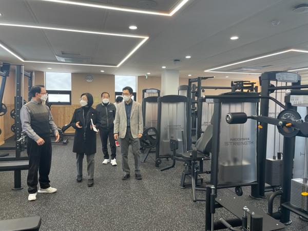 정혜란 창원시 제2부시장&ldquo;구암 스포츠센터 많이 이용하세요&rdquo;정혜란 창원시 제2부시장“구암 스포츠센터 많이 이용하세요” (도시재생과) (2).jpg
