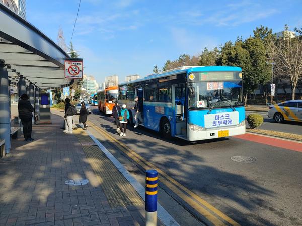 창원시, 3.1절 기념 시내(마을)버스 태극기 부착 운행 창원시, 3.1절 기념 시내(마을)버스 태극기 부착 운행 (1).jpg
