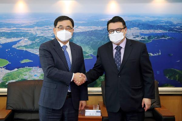 허성무 창원시장, 주한콜롬비아대사와 국제협력 방안 논의 허성무 창원시장, 주한콜롬비아대사와 국제협력 방안 논의 (투자유치단) (1).jpg