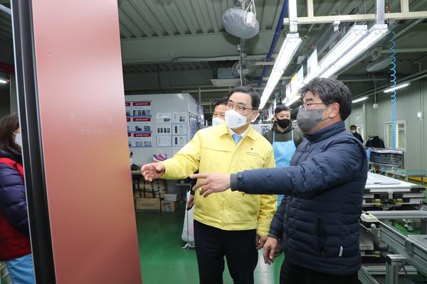 허성무 창원시장, 가전제품 생산기업 대영전자(주) 방문 허성무 창원시장, 가전제품 생산기업 대영전자(주) 방문 (산업혁신과) (1).jpg