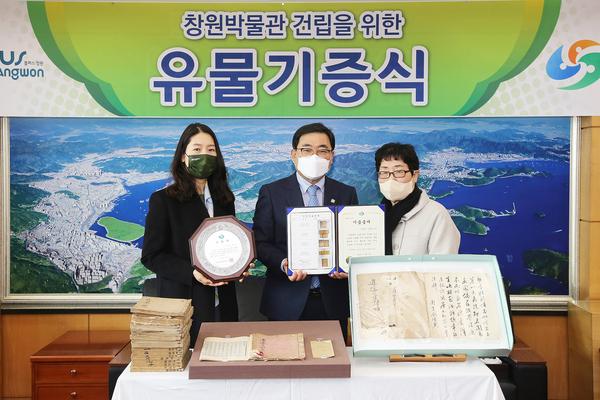 창원시, 창원박물관 건립 위해 유물기증식 개최 창원시, 창원박물관 건립 위해 유물기증식 개최 (문화유산육성과) (1).jpg