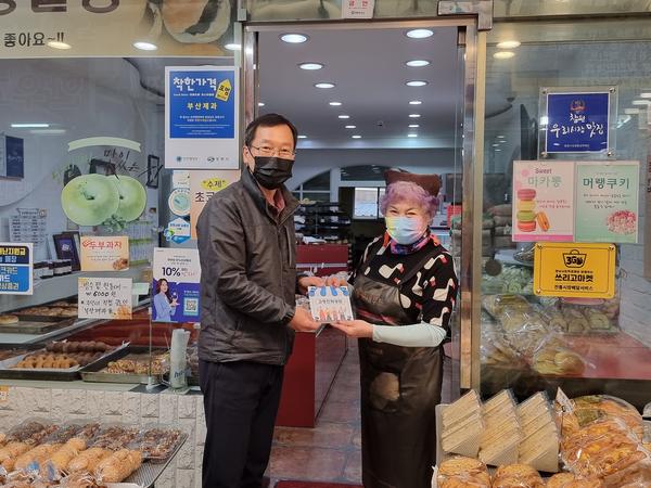 창원시, 창원형 고령친화도시 조성 위해 전통시장 내 고령친화상점 조성 창원시, 창원형 고령친화도시 조성 위해 전통시장 내 고령친화상점 조성 (1).jpg