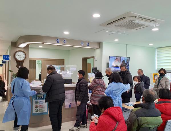 창원시, 면 지역 어르신 위해 이동형 접종센터 운영 