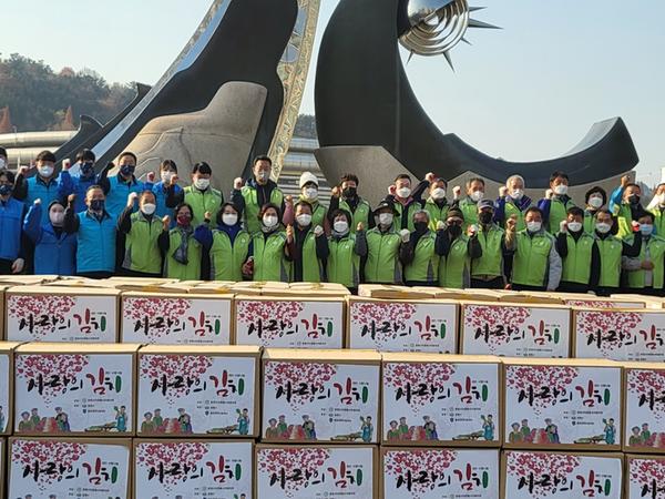 창원시자원봉사단체협의회&lsquo;사랑의 김장나눔&rsquo;행사 가져 창원시자원봉사단체협의회‘사랑의 김장나눔’행사 가져 (1).jpg