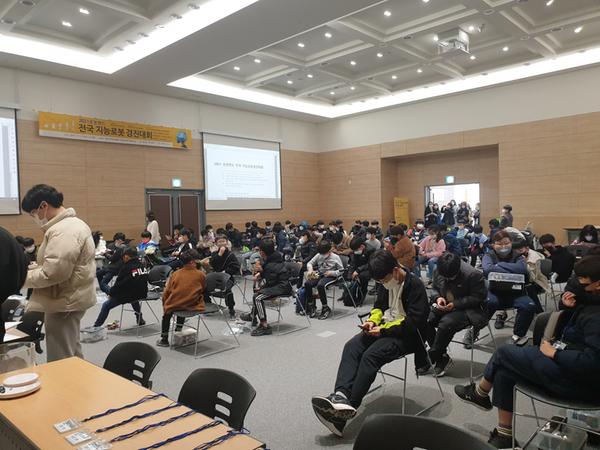 창원서&lsquo;2021 로봇랜드 전국 지능로봇 경진대회&rsquo; 성황리 마무리 창원서‘2021 로봇랜드 전국 지능로봇 경진대회’ 성황리 마무리  (1).jpg