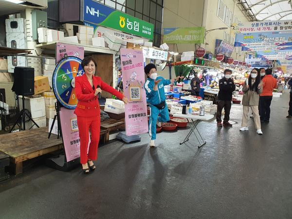 창원블랙위크 통큰 경품의 첫 번째 주인공 탄생!창원블랙위크 통큰 경품의 첫 번째 주인공 탄생!  (1).jpg