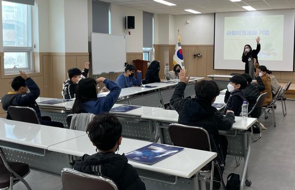 창원시, &lsquo;2021 청소년 사회적경제 캠프&rsquo;개최창원시, ‘2021 청소년 사회적경제 캠프’개최 (일자리창출과) (1).jpg