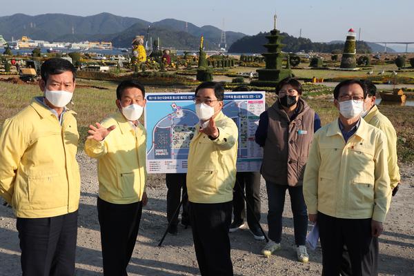 허성무 창원시장, 도시재생산업박람회와 마산국화축제 현장 점검 허성무 창원시장, 도시재생산업박람회와 마산국화축제 현장 점검 (도시재생과) (4).jpeg