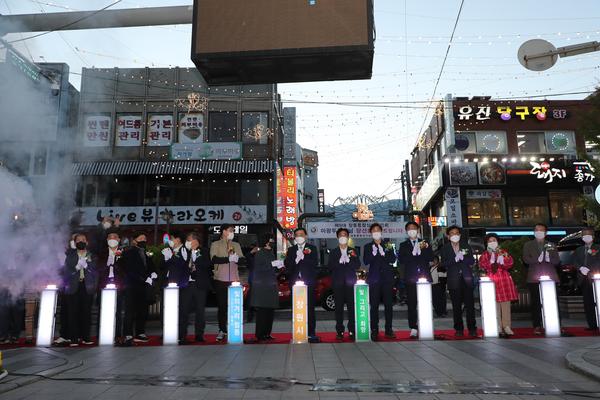창원의 밤거리 수놓는 빛의 향연&hellip; 내년 4월까지창원의 밤거리 수놓는 빛의 향연… 내년 4월까지 (관광과) (1).jpg