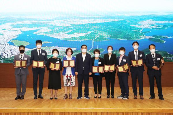 창원시, 3분기 시정발전 유공시민 표창 수여식 개최창원시, 3분기 시정발전 유공시민 표창 수여식 개최 (자치행정과) (1).jpg