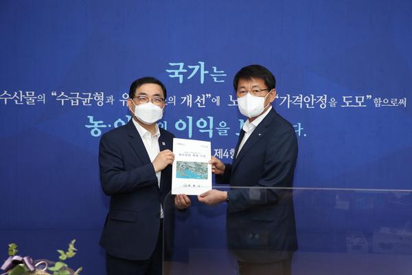허성무 시장, 국회 찾아 창원형 지역특성화 사무 항만분야 특례 건의 (서삼석 국회의원) 허성무 시장, 국회 찾아 창원형 지역특성화 사무 항만분야 특례 건의 (서삼석 국회의원) (2).jpg