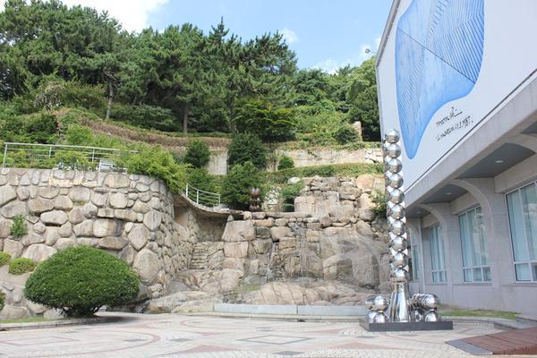 창원시, 창원시립마산문신미술관 여름맞이 새단장(폭포).창원시, 창원시립마산문신미술관 여름맞이 새단장(폭포).JPG