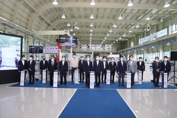 &lsquo;한국판 디지털뉴딜 거점&rsquo; 창원 스마트제조 데모공장 문열어 ‘한국판 디지털뉴딜 거점’ 창원 스마트제조 데모공장 문열어 (산업혁신과) (4).jpg