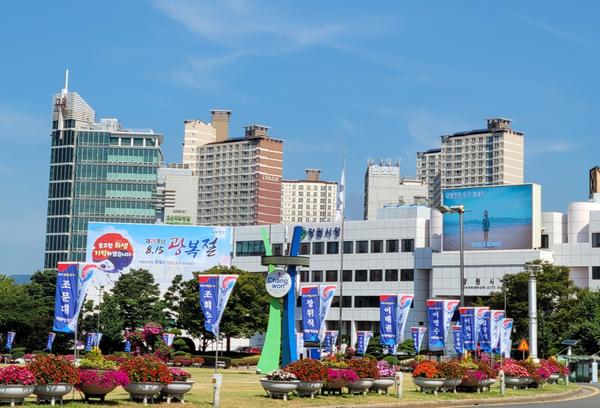 창원시, 광복절 기념 창원 독립운동가 153명 배너기 설치 창원시, 광복절 기념 창원 독립운동가 153명 배너기 설치 (1).jpg