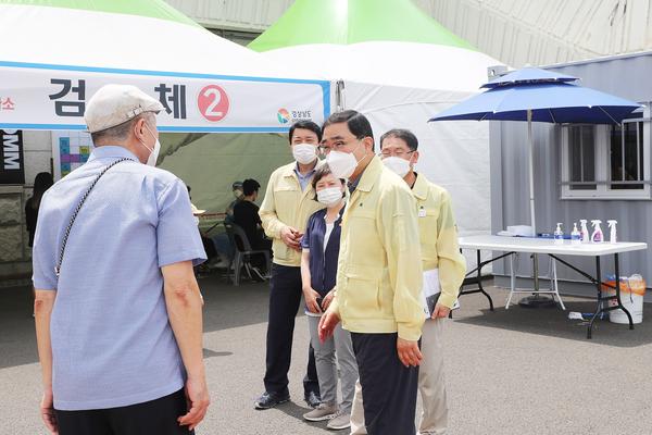 허성무 창원시장, 코로나19 임시선별검사소 현장점검 나서허성무 창원시장, 코로나19 임시선별검사소 현장점검 나서 (시민안전과) (3).jpg