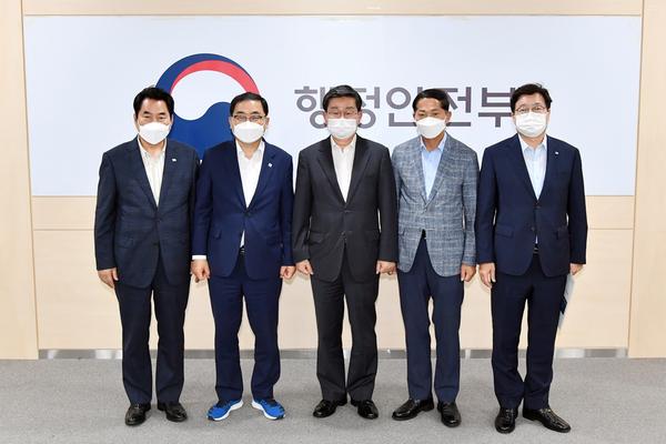 허성무 창원시장, 끈질긴 특례시 현안요구에 정부도 응답 허성무 창원시장, 끈질긴 특례시 현안요구에 정부도 응답 (2).jpg
