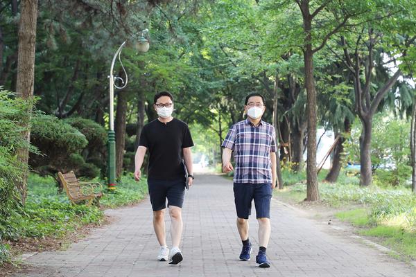 창원시 공무원, 올해도 반바지 입고 쿨~하게 일한다