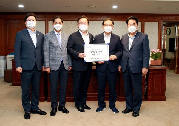 허성무 전국특례시시장협의회 대표회장, 국무총리와 면담허성무 전국특례시시장협의회 대표회장, 국무총리와 면담 (특례시출범준비단) (1).jpg