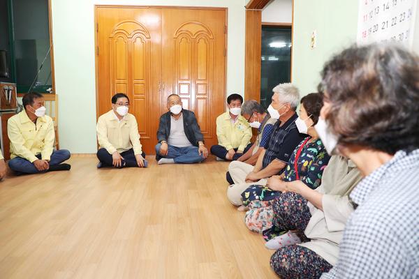 허성무 창원시장, 동읍 봉산마을 주민대피&lsquo;시민안전 최우선&rsquo; 허성무 창원시장, 동읍 봉산마을 주민대피‘시민안전 최우선’ (의창구 행정과) (2).jpg