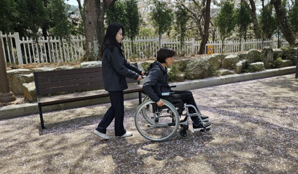 장애 체험하며 장애인어울림공원 시설 점검 